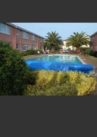 Apartment With Heated Pool & Close To Beach 佩恩顿 外观 照片
